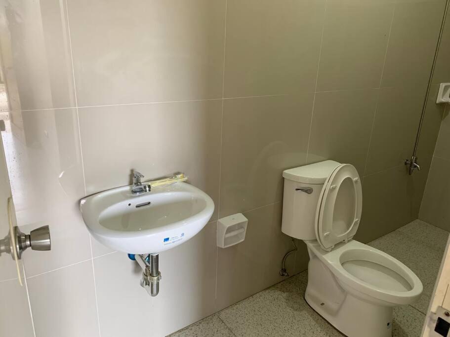 Lee'S Apartment Dumaguete City Екстер'єр фото